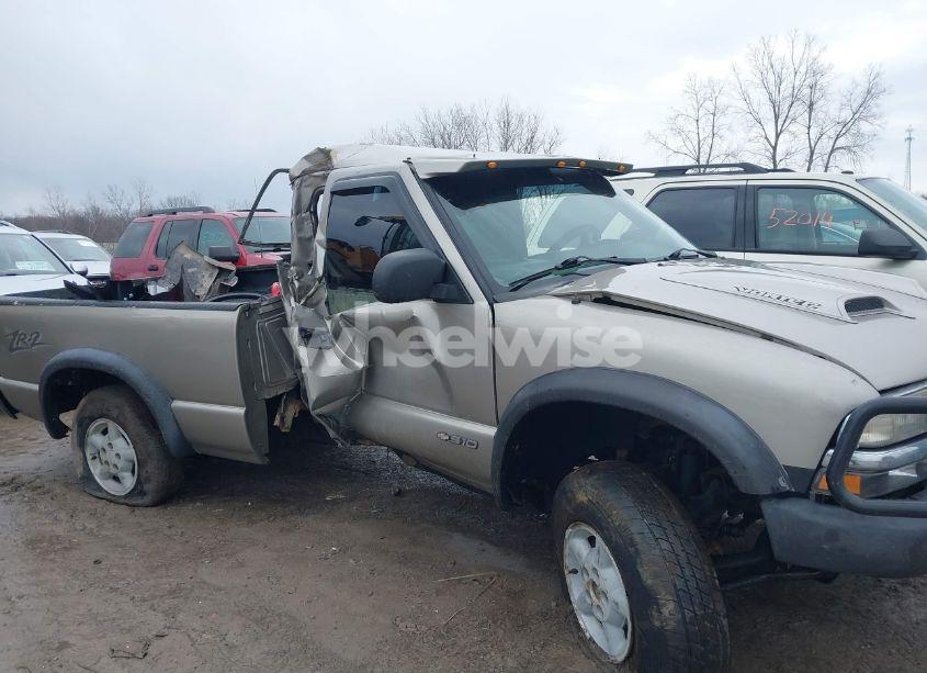 Photo 12 of 2000 Chevrolet S-10 LS (VIN 1GCCT19W5Y8126983)