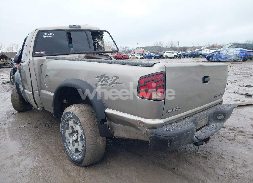 Photo 3 of 2000 Chevrolet S-10 LS (VIN 1GCCT19W5Y8126983)