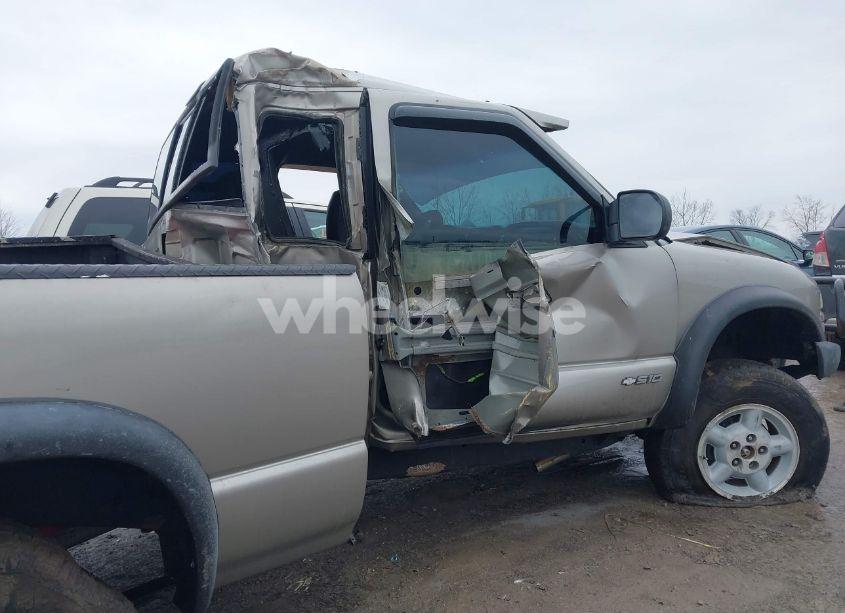 Photo 6 of 2000 Chevrolet S-10 LS (VIN 1GCCT19W5Y8126983)