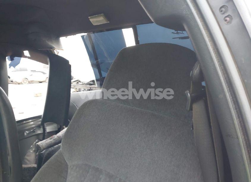 Photo 8 of 2000 Chevrolet S-10 LS (VIN 1GCCT19W5Y8126983)