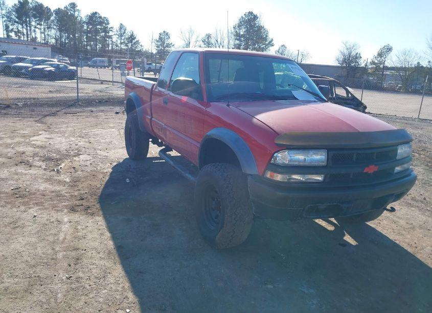 2001 Chevrolet S-10 LS (VIN 1GCCT19W618246619) main photo