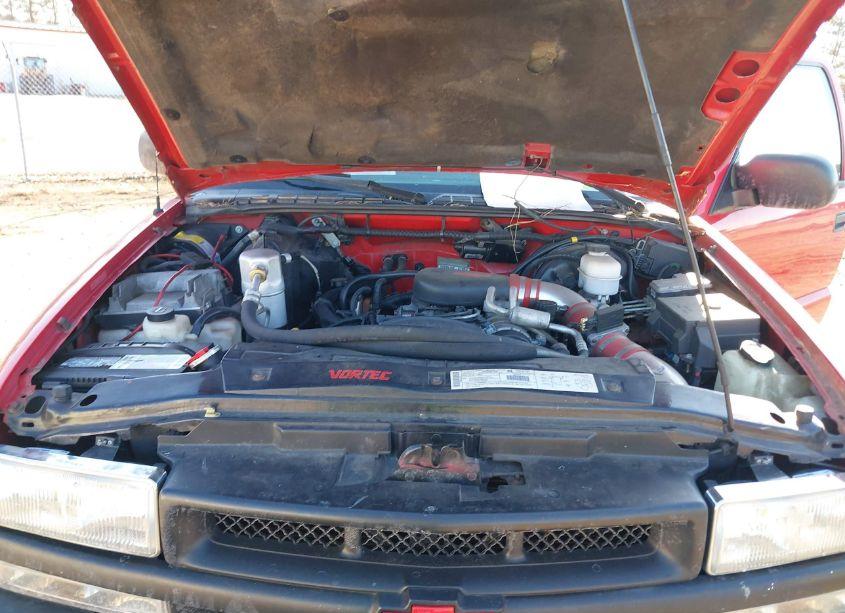 Photo 10 of 2001 Chevrolet S-10 LS (VIN 1GCCT19W618246619)