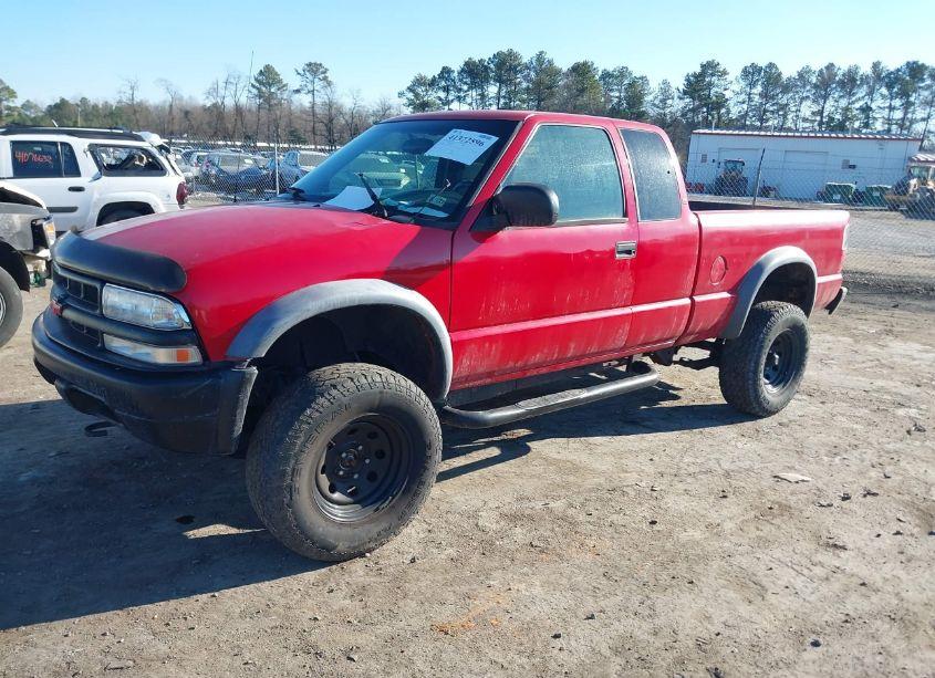 Photo 2 of 2001 Chevrolet S-10 LS (VIN 1GCCT19W618246619)