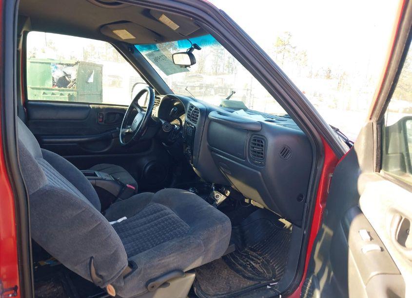 Photo 5 of 2001 Chevrolet S-10 LS (VIN 1GCCT19W618246619)