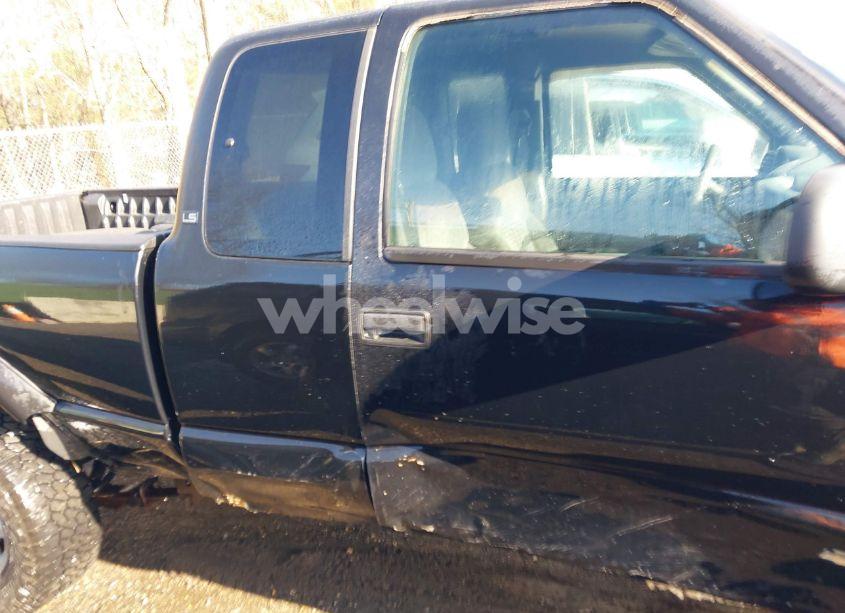 Photo 13 of 1998 Chevrolet S-10 LS (VIN 1GCCT19W6W8116587)