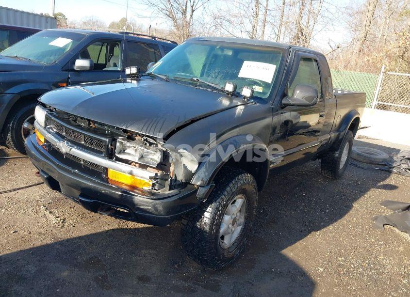 Photo 2 of 1998 Chevrolet S-10 LS (VIN 1GCCT19W6W8116587)