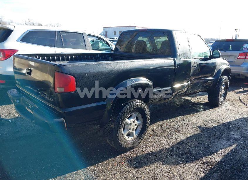 Photo 4 of 1998 Chevrolet S-10 LS (VIN 1GCCT19W6W8116587)