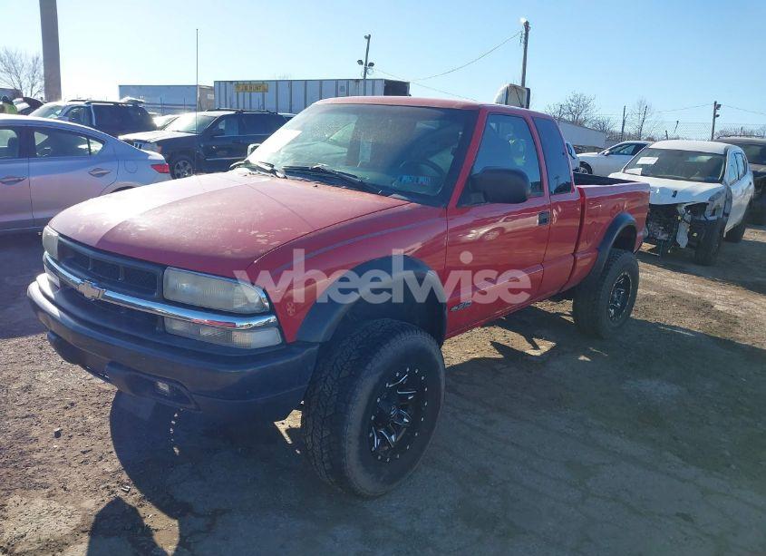 Photo 2 of 2000 Chevrolet S-10 LS (VIN 1GCCT19W6Y8162858)