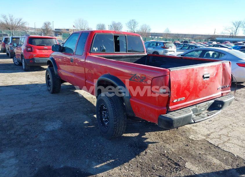 Photo 3 of 2000 Chevrolet S-10 LS (VIN 1GCCT19W6Y8162858)
