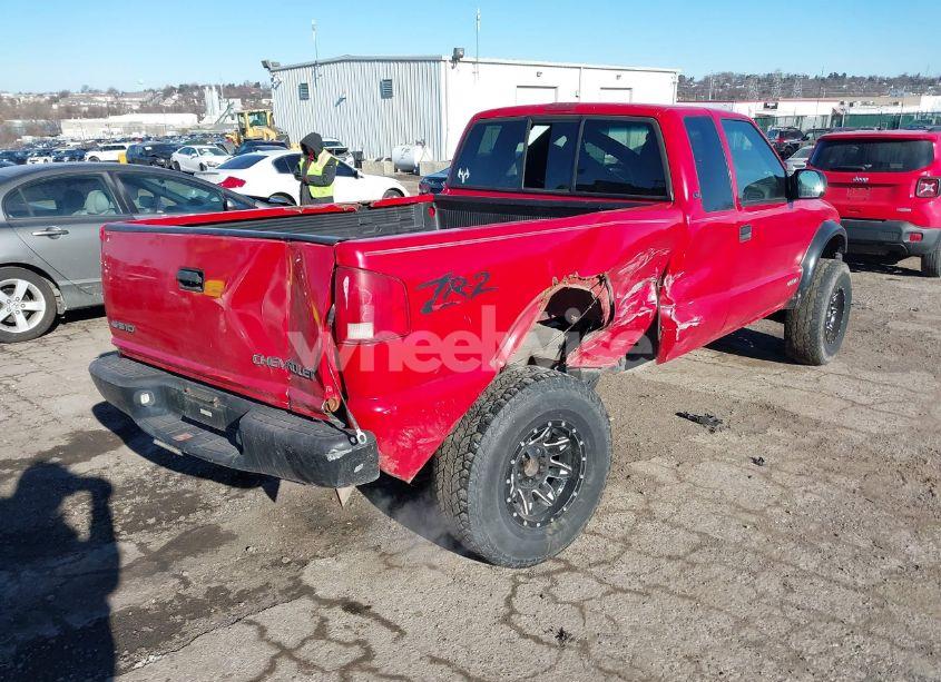 Photo 4 of 2000 Chevrolet S-10 LS (VIN 1GCCT19W6Y8162858)