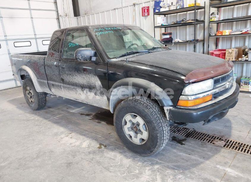 2001 Chevrolet S-10 LS (VIN 1GCCT19W918107777) main photo