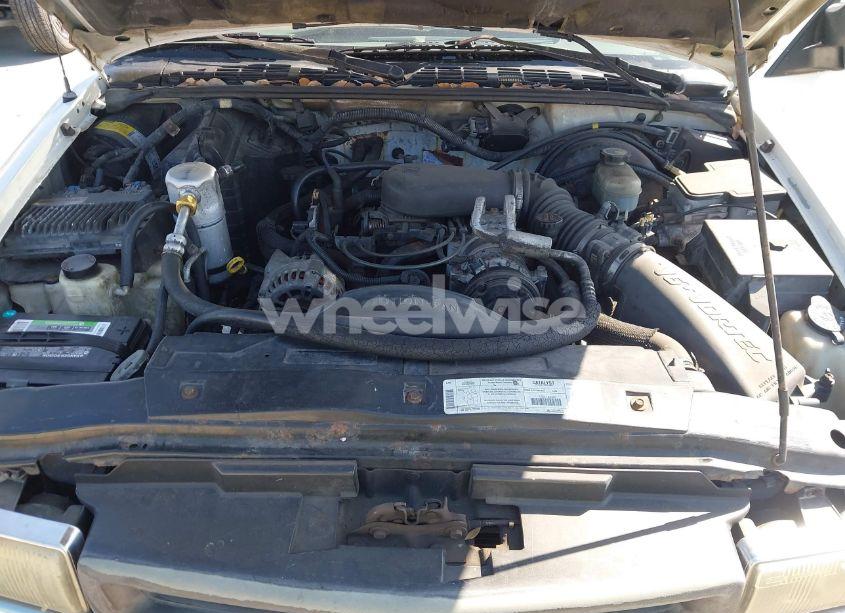 Photo 10 of 1999 Chevrolet S-10 LS (VIN 1GCCT19W9XK187335)