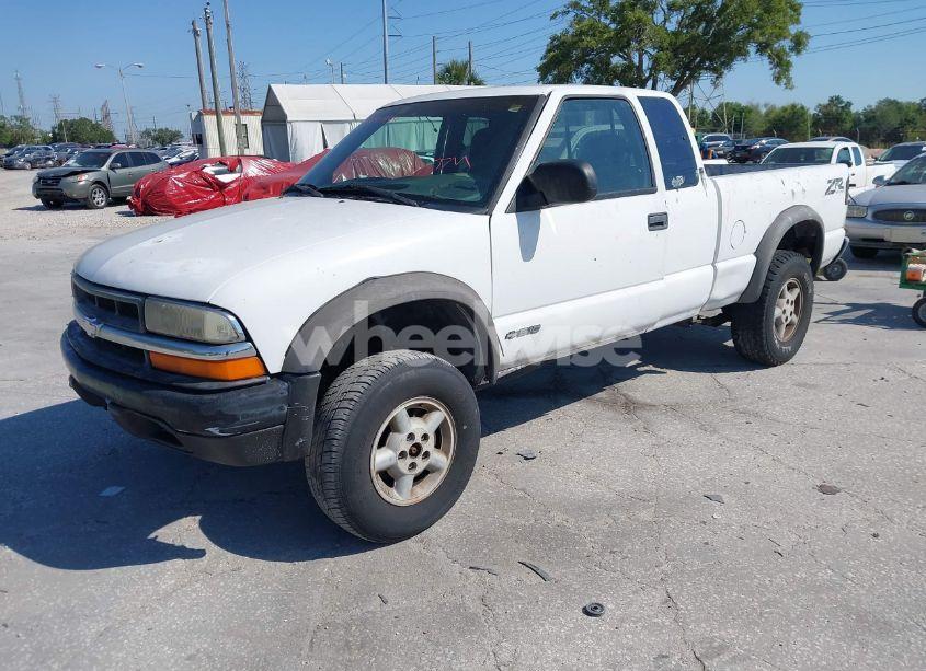 Photo 2 of 1999 Chevrolet S-10 LS (VIN 1GCCT19W9XK187335)