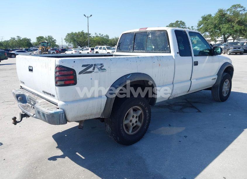 Photo 4 of 1999 Chevrolet S-10 LS (VIN 1GCCT19W9XK187335)