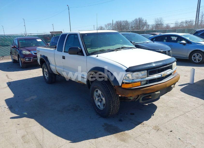 2003 Chevrolet S-10 LS (VIN 1GCCT19X038253478) main photo