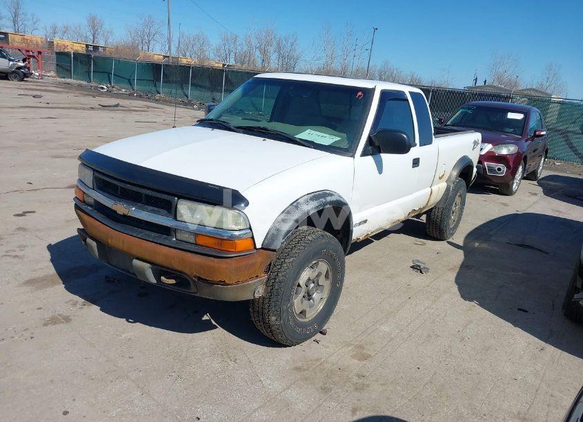 Photo 2 of 2003 Chevrolet S-10 LS (VIN 1GCCT19X038253478)