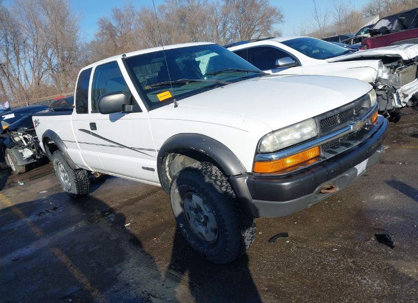 2003 Chevrolet S-10 LS (VIN 1GCCT19X238166097) main photo