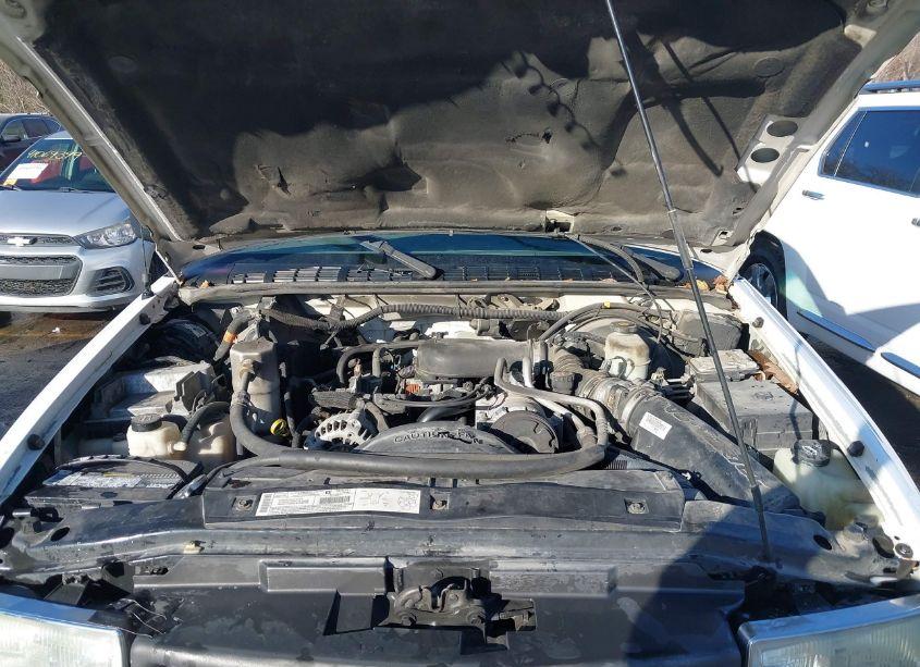 Photo 10 of 2003 Chevrolet S-10 LS (VIN 1GCCT19X238166097)