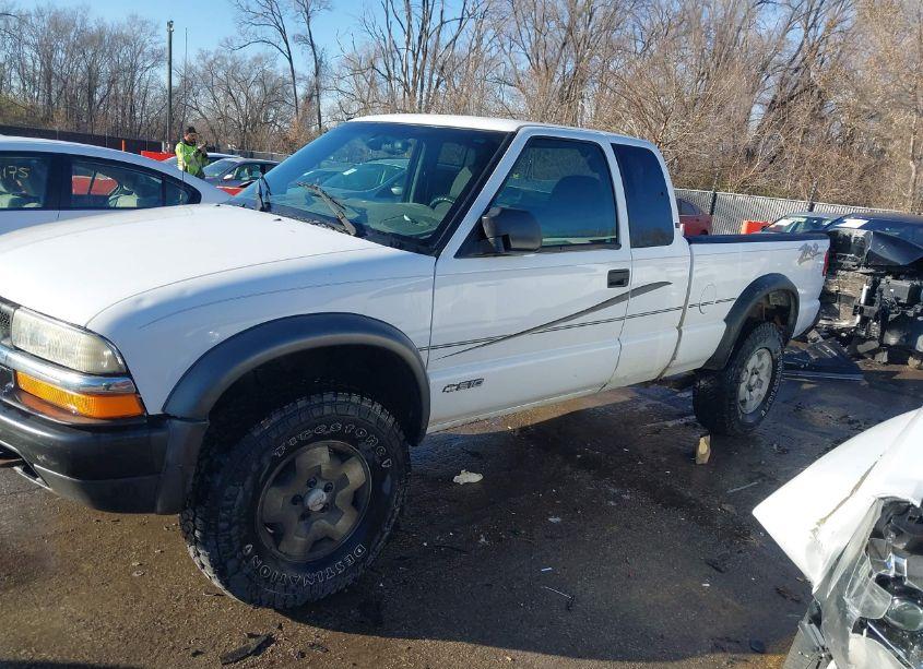 Photo 15 of 2003 Chevrolet S-10 LS (VIN 1GCCT19X238166097)