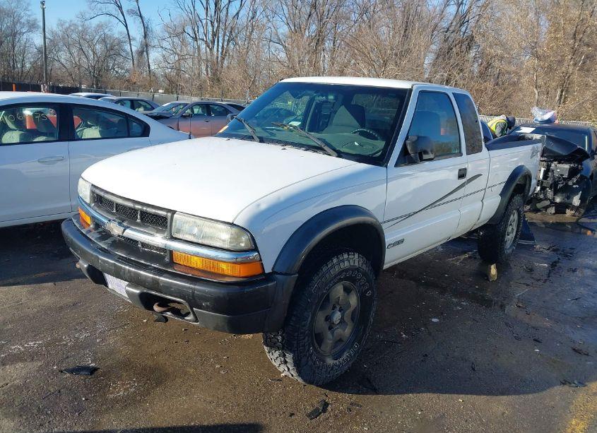 Photo 2 of 2003 Chevrolet S-10 LS (VIN 1GCCT19X238166097)