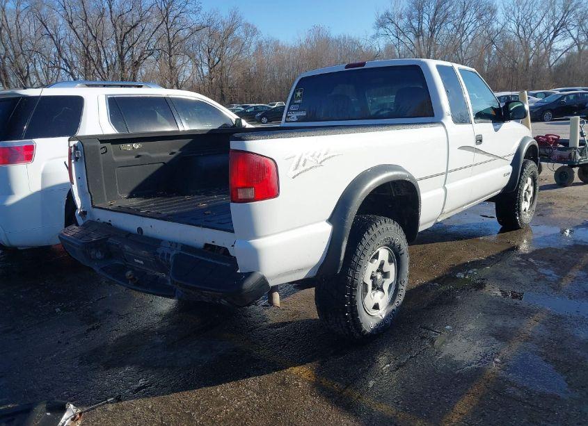 Photo 4 of 2003 Chevrolet S-10 LS (VIN 1GCCT19X238166097)