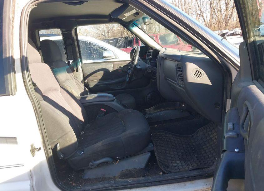 Photo 5 of 2003 Chevrolet S-10 LS (VIN 1GCCT19X238166097)