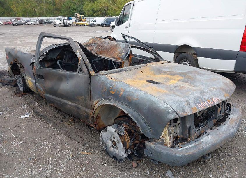 2003 Chevrolet S-10 LS (VIN 1GCCT19X438234643) main photo