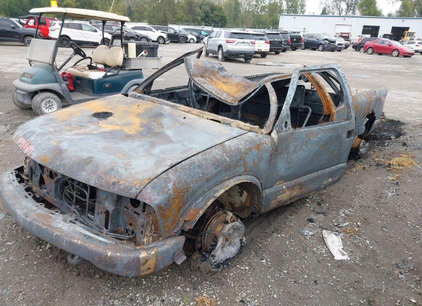 Photo 2 of 2003 Chevrolet S-10 LS (VIN 1GCCT19X438234643)