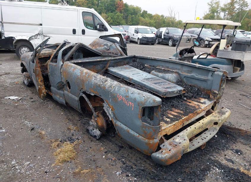 Photo 3 of 2003 Chevrolet S-10 LS (VIN 1GCCT19X438234643)