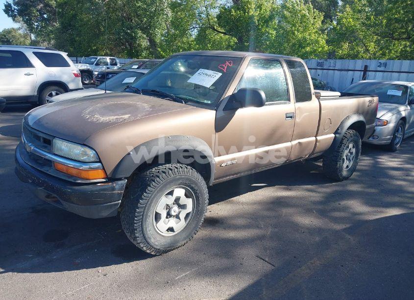 Photo 2 of 2003 Chevrolet S-10 LS (VIN 1GCCT19X738160098)