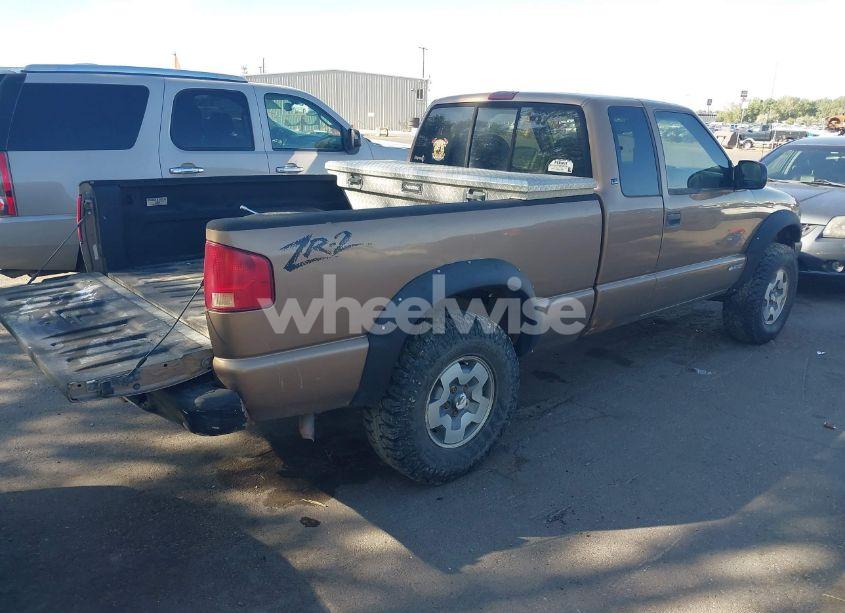 Photo 4 of 2003 Chevrolet S-10 LS (VIN 1GCCT19X738160098)