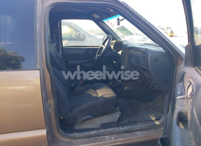 Photo 5 of 2003 Chevrolet S-10 LS (VIN 1GCCT19X738160098)