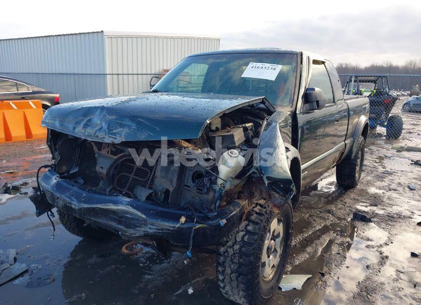 Photo 2 of 2003 Chevrolet S-10 LS (VIN 1GCCT19X738283173)