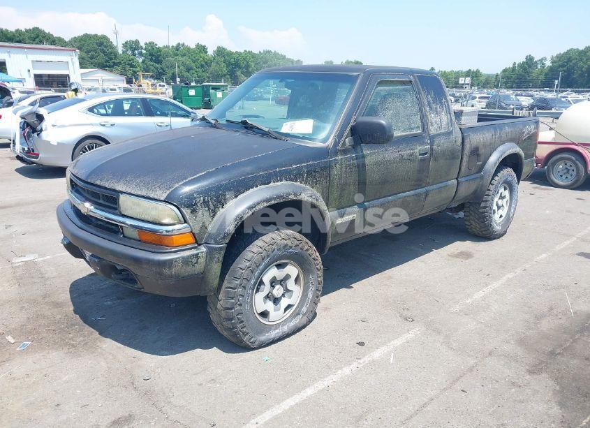 Photo 2 of 2003 Chevrolet S-10 LS (VIN 1GCCT19X938129158)