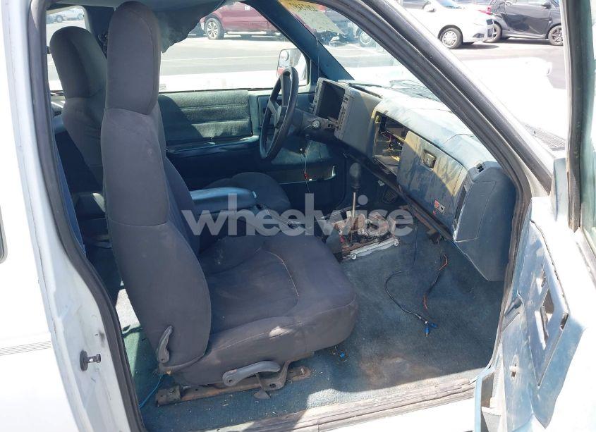 Photo 5 of 1993 Chevrolet S TRUCK S10 (VIN 1GCCT19Z8P0171682)