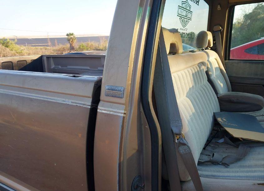 Photo 8 of 1994 Chevrolet Gmt-400 C1500 (VIN 1GCDC14H6RZ162478)