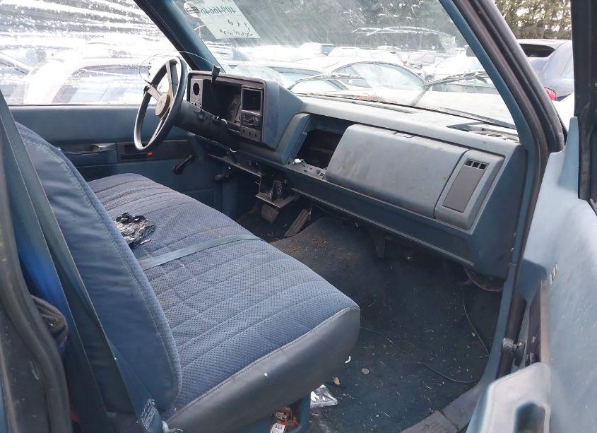 Photo 5 of 1988 Chevrolet Gmt-400 C1500 (VIN 1GCDC14HXJE107737)