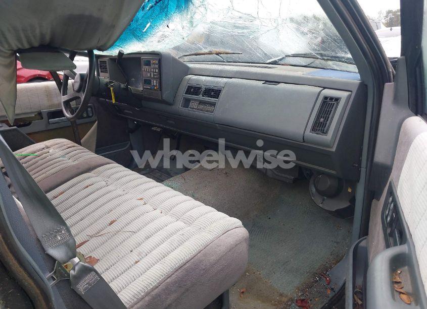 Photo 5 of 1990 Chevrolet Gmt-400 C1500 (VIN 1GCDC14K0LZ214092)