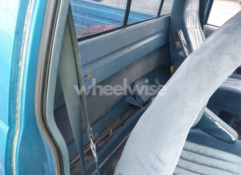 Photo 8 of 1991 Chevrolet Gmt-400 C1500 (VIN 1GCDC14K9MZ119614)