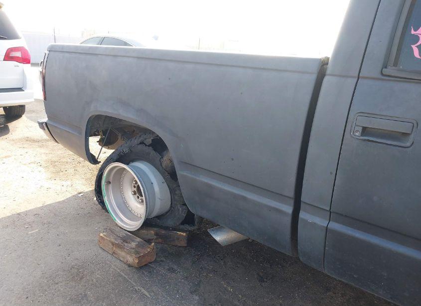 Photo 6 of 1990 Chevrolet Gmt-400 C1500 (VIN 1GCDC14KXLZ208736)