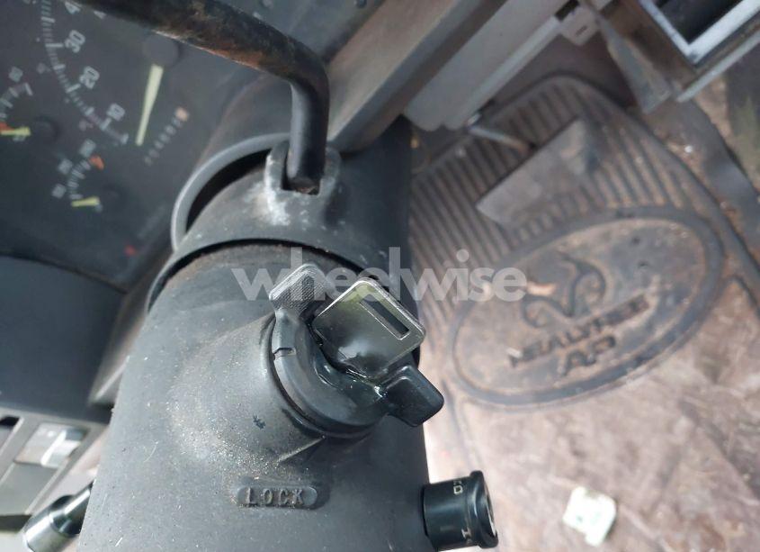 Photo 11 of 1994 Chevrolet Gmt-400 C1500 (VIN 1GCDC14Z3RZ226176)