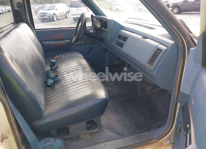 Photo 5 of 1988 Chevrolet Gmt-400 C1500 (VIN 1GCDC14Z4JZ156143)