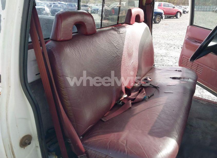 Photo 8 of 1993 Chevrolet Gmt-400 C1500 (VIN 1GCDC14Z7PE168108)