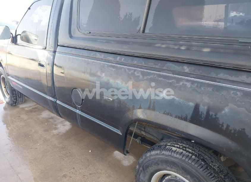 Photo 6 of 1993 Chevrolet Gmt-400 C1500 (VIN 1GCDC14Z8PE143847)