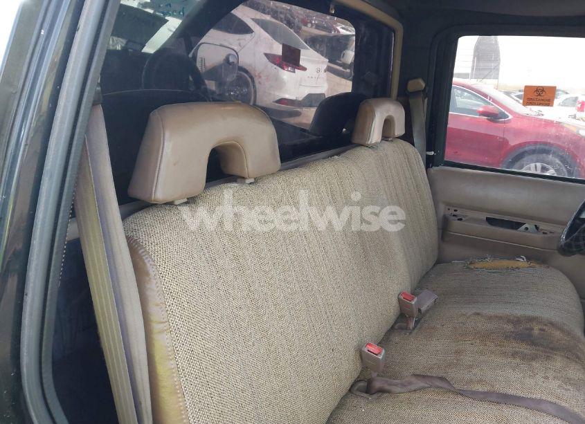 Photo 8 of 1993 Chevrolet Gmt-400 C1500 (VIN 1GCDC14Z8PE143847)