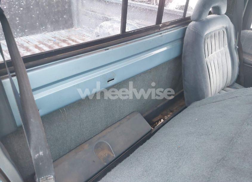 Photo 8 of 1992 Chevrolet Gmt-400 C1500 (VIN 1GCDC14ZXNZ113481)