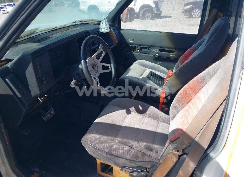 Photo 5 of 1989 Chevrolet Gmt-400 K1500 (VIN 1GCDK14H0KZ231836)