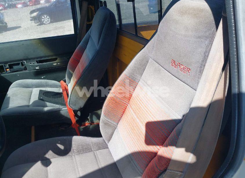 Photo 8 of 1989 Chevrolet Gmt-400 K1500 (VIN 1GCDK14H0KZ231836)