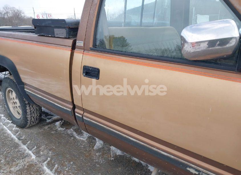 Photo 6 of 1989 Chevrolet Gmt-400 K1500 (VIN 1GCDK14KOKE168434)