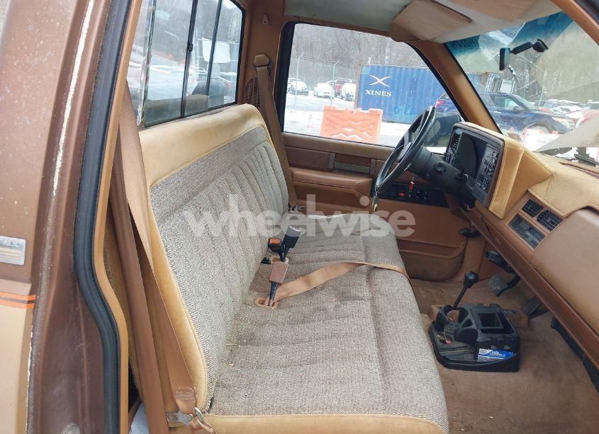 Photo 8 of 1989 Chevrolet Gmt-400 K1500 (VIN 1GCDK14KOKE168434)